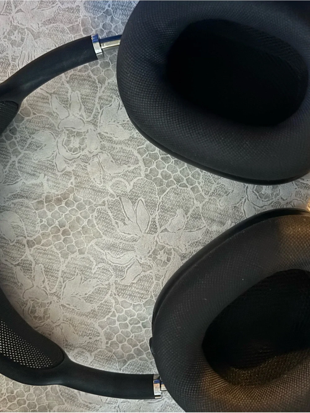 Apple Black Over-Ear Headphones - Matte Finish